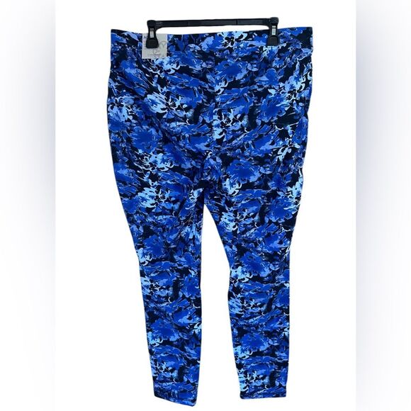 Catherines Women's Plus Size Knit Legging, Navy Watercolor Floral, Size 1X 18/20 - Picture 3 of 8
